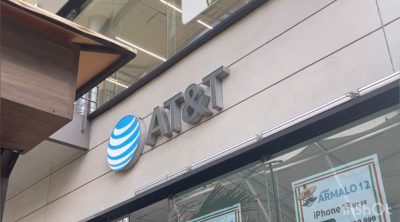 Roban establecimientos de AT&T y Sushiito en Plaza Mazari