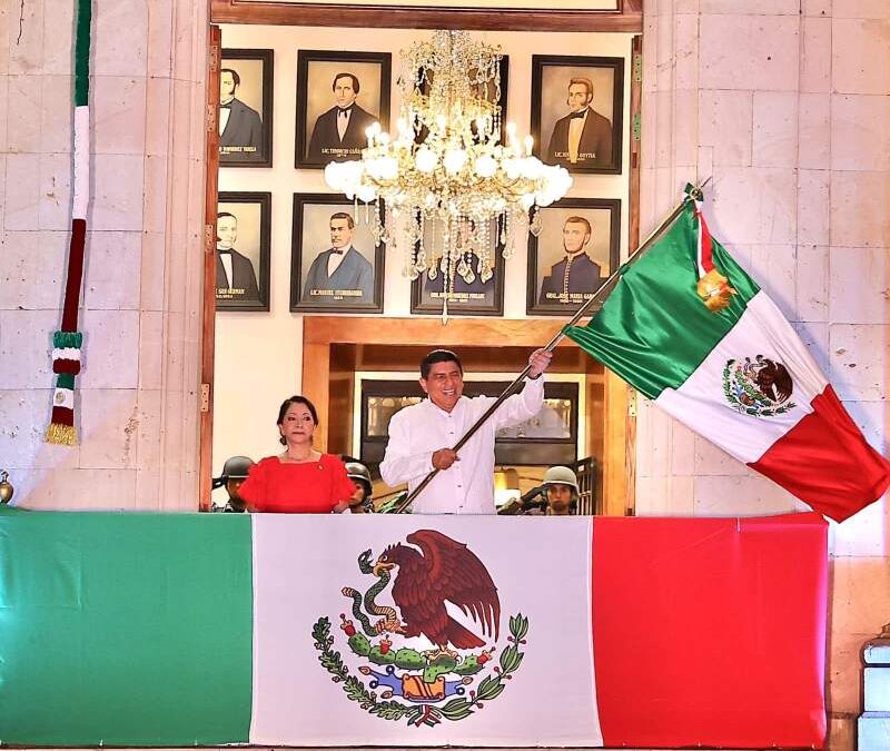 Salomón Jara da Grito de Independencia; celebra Oaxaca la Primera Transformación