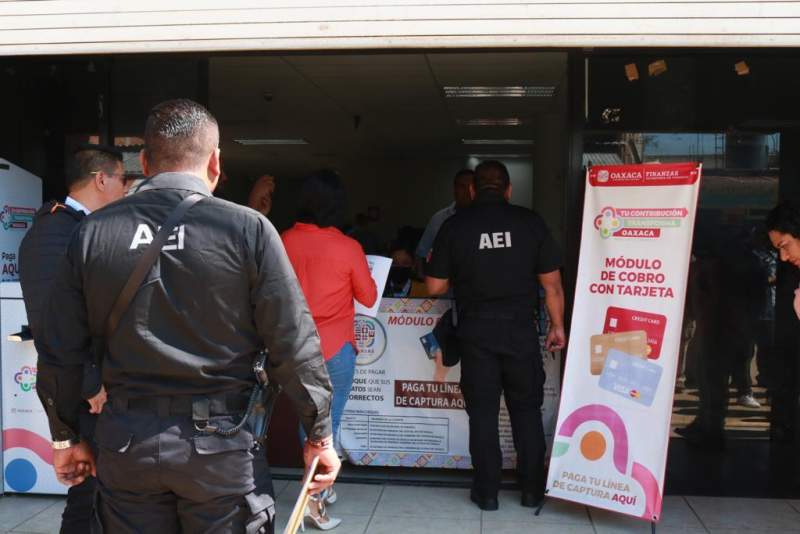 Fiscalía realiza operático en la Semovi y detiene a un funcionario como presunto responsable de falsificación de documentos