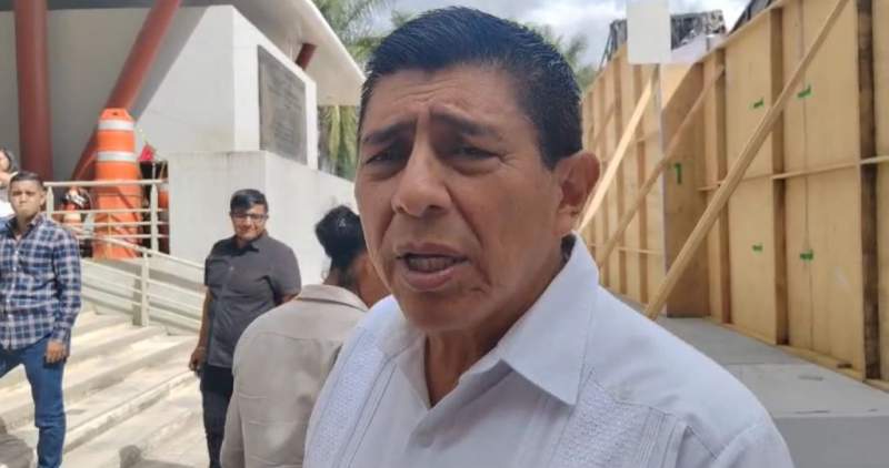 Enviará el gobierno de Oaxaca 10 trailers con apoyo a Guerrero; critica a la pasada administración