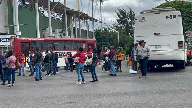 PAAEs bloquean el crucero del Estadio de Béisbol