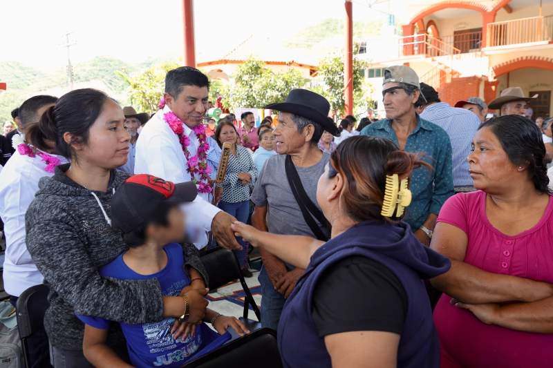 Tendrá San Pablo Coatlán obras de pavimentación, energía eléctrica y educativa