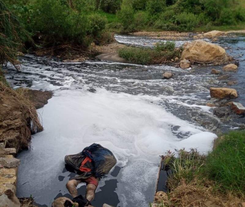 Encuentran encobijado en Río de Santa Ana Zegache
