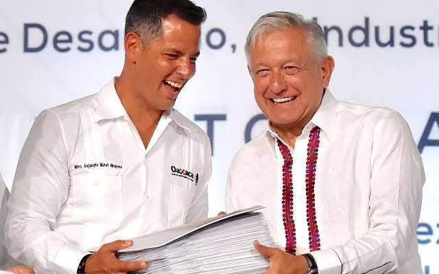 AMLO se niega a hablar sobre posible llegada de Murat a Morena, le toca a Claudia Sheinbaum, señala
