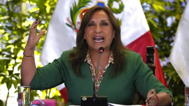 Fiscal general de Perú denuncia a Dina Boluarte, mientras magistrados se rebelan en su contra