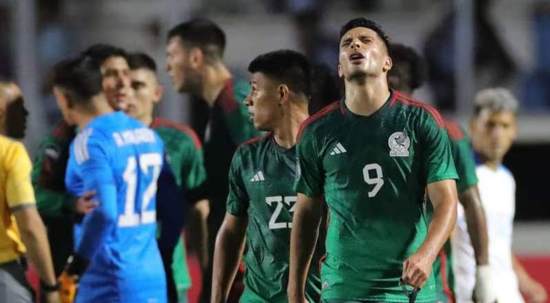 ‘Memo’ Ochoa se lesiona y México pierde contra Honduras en ida de cuartos de Liga de Naciones