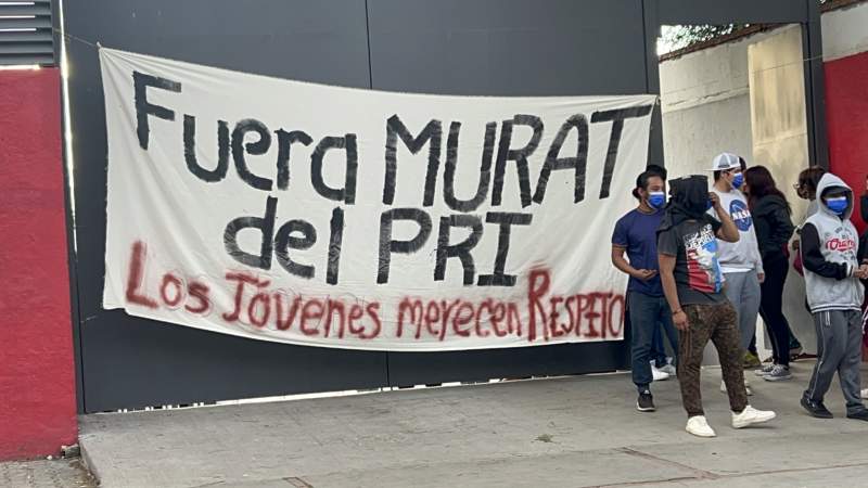 Red de Jóvenes del PRI toman el partido y bloquean en Santa Rosa