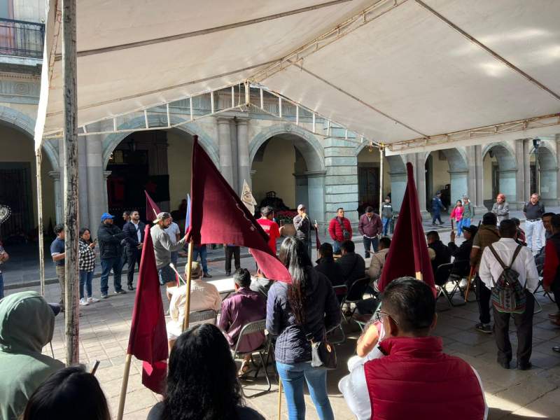 MULT inicia plantón indefinido frente al Palacio de Gobierno
