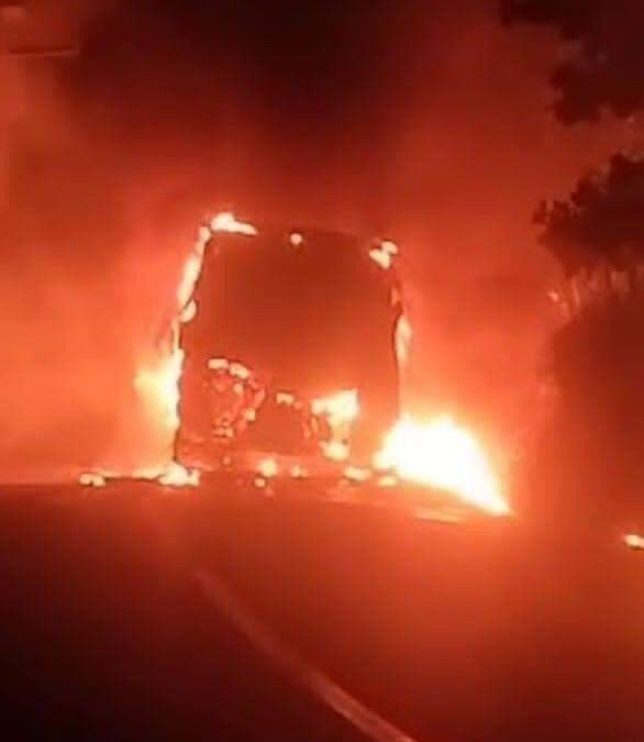 Se incendia autobús en Astata; había salido de Salina Cruz