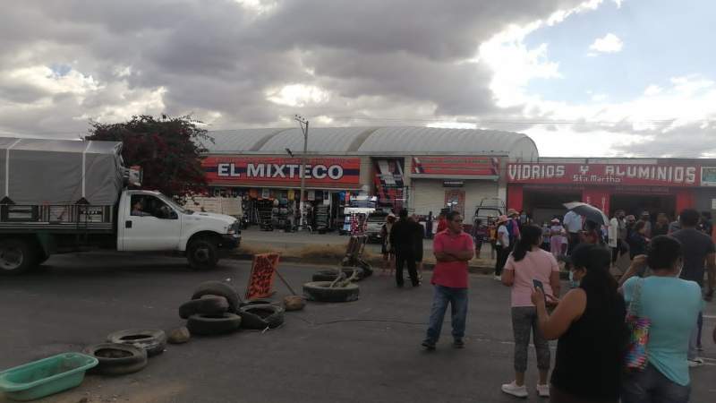 Con bloqueo, vecinos de la Joya piden al municipio de Oaxaca retiro de basurero en su demarcación