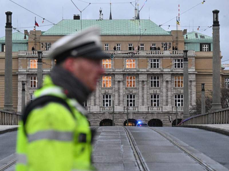 Reportan tiroteo en universidad de Praga que dejó varios muertos y heridos