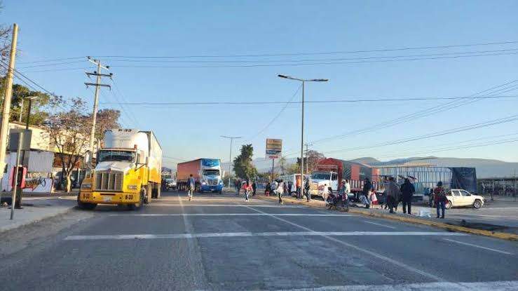 Con amenaza de multa, ex agente municipal de la Vicente Guerrero está invitándo a bloquear este viernes la Y en Zaachila