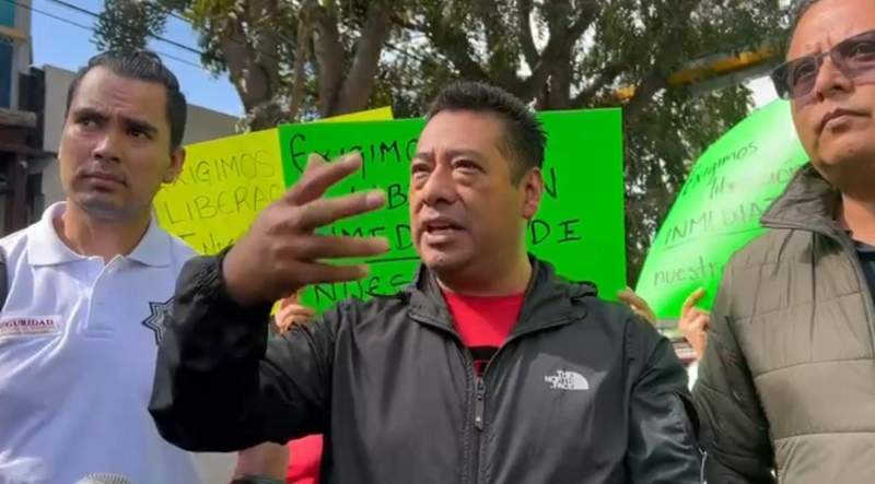 Con bloqueo, piden liberación de al menos 96 trabajadores retenidos en el Cuartel de la SSP