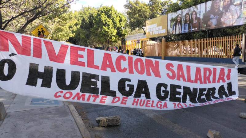 Se moviliza el STEUABJO en la capital; bloquean Avenida Universidad y crucero de Cinco Señores