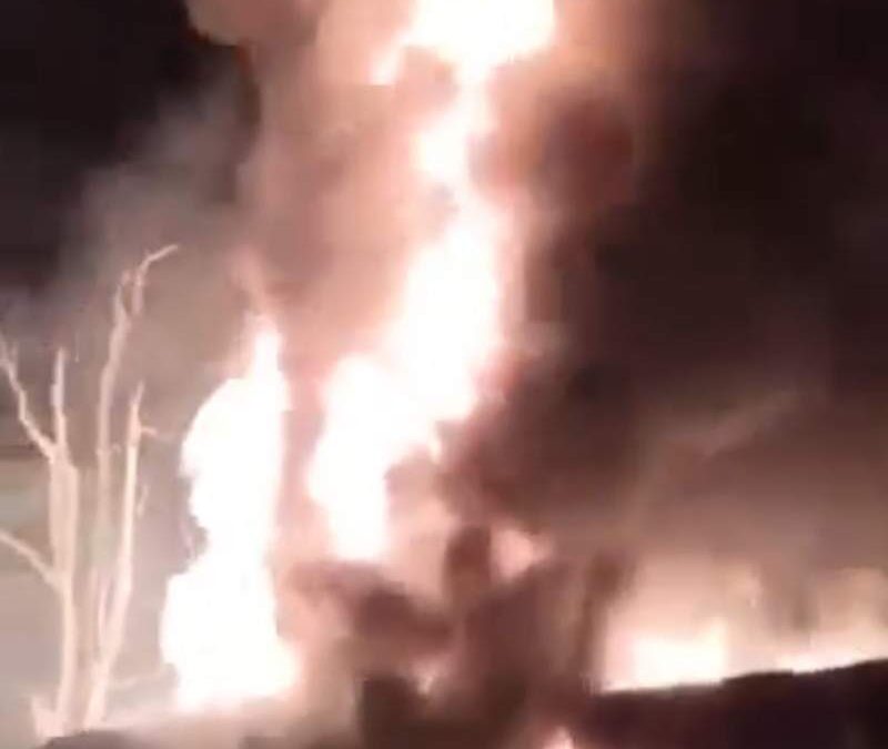 Se incendia pipa doble remolque con combustible en el Istmo