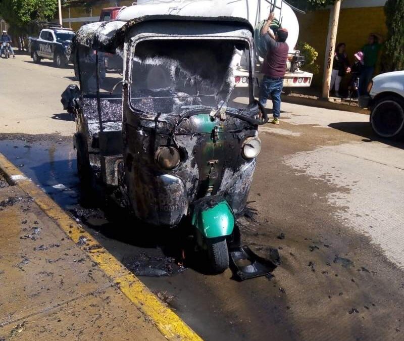 Se incendia mototaxi en Santa Cruz Xoxocotlán