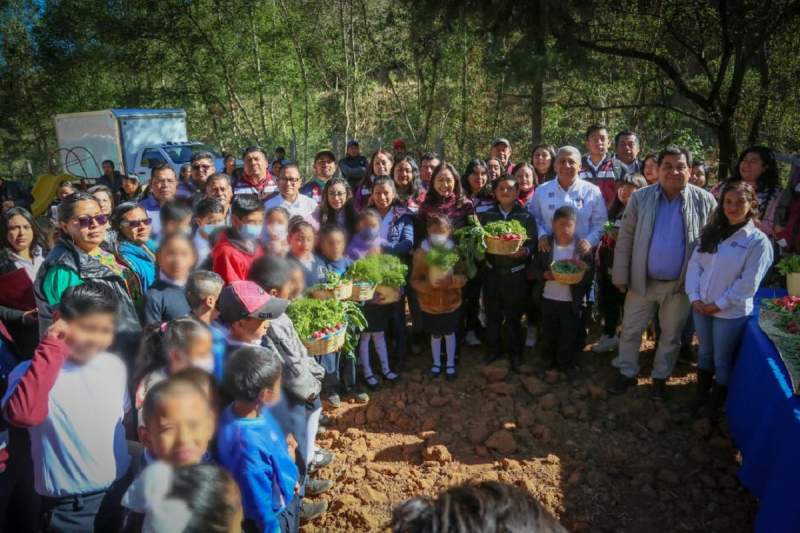 Inauguran DIF Oaxaca y Sefader Huerto Escolar Pedagógico Unidos Progresamos