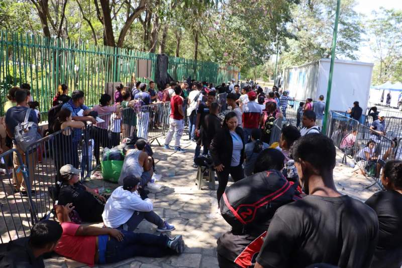 Miles de cubanos están varados en Chiapas, en espera de regularizarse