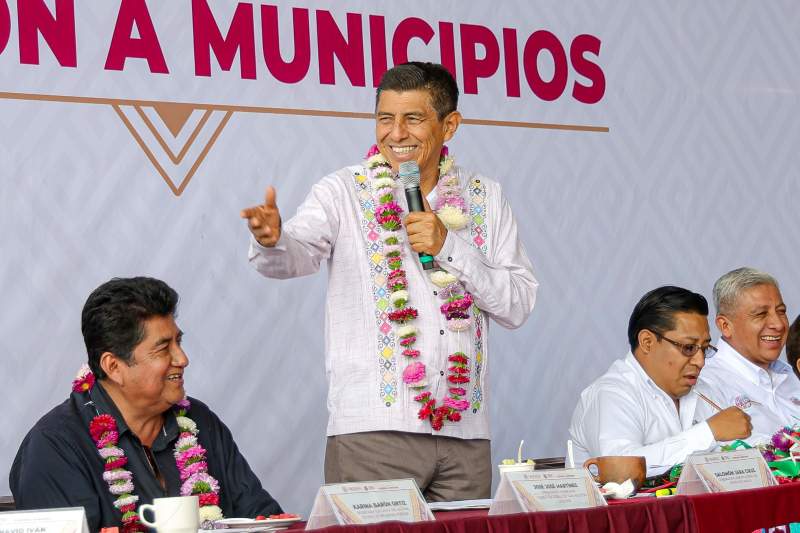 *Refrenda Gobierno de Oaxaca compromiso para resarcir el rezago en San Agustín Loxicha
