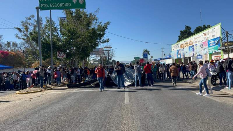 Sección 22 inicia bloqueos en Oaxaca; deja sin clases a miles de niños de educación básica