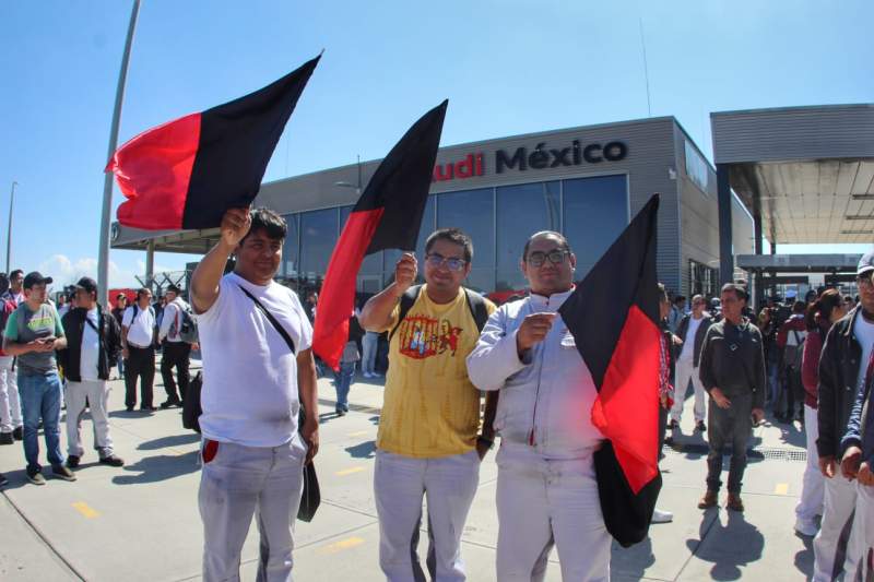 Trabajadores de Audi México rechazan propuesta y continúan huelga