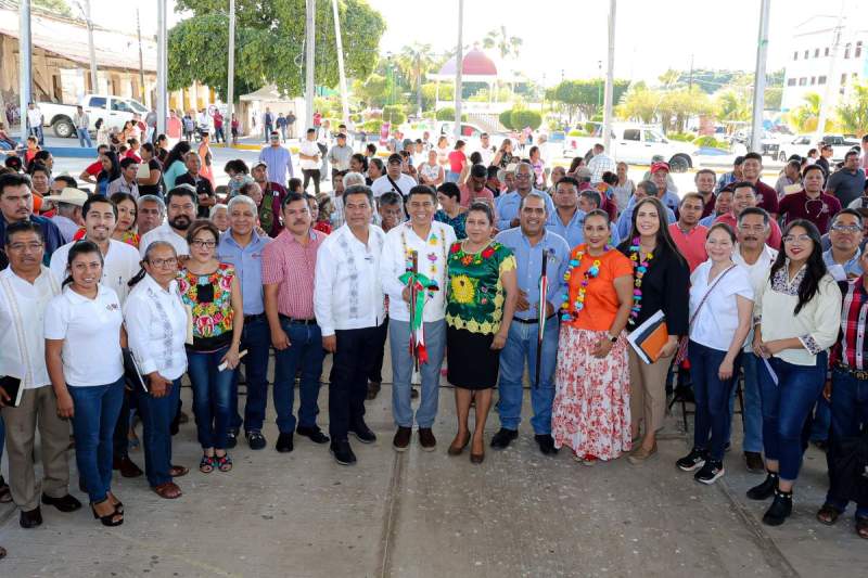 Trabajan en unidad Gobierno del Estado y Nejapa de Madero para sacar del rezago a la población