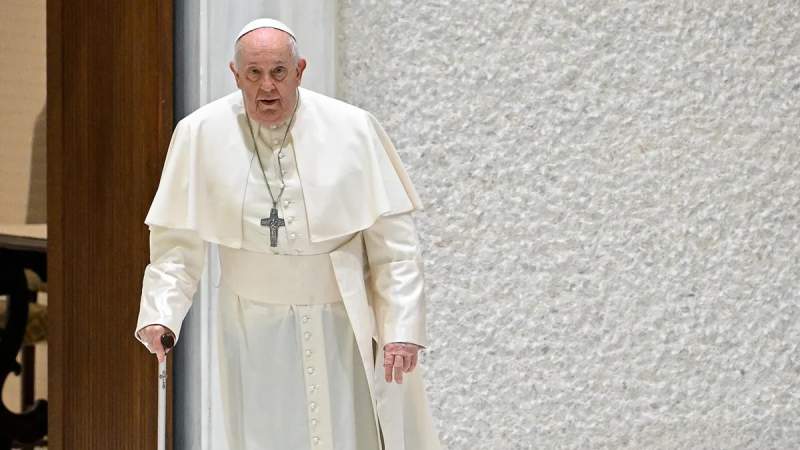 Una «hipocresía» criticar la posibilidad de bendecir a las parejas gays: papa Francisco