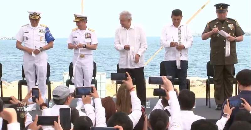 Inaugura el presidente, López Obrador el rompeolas en Salina Cruz