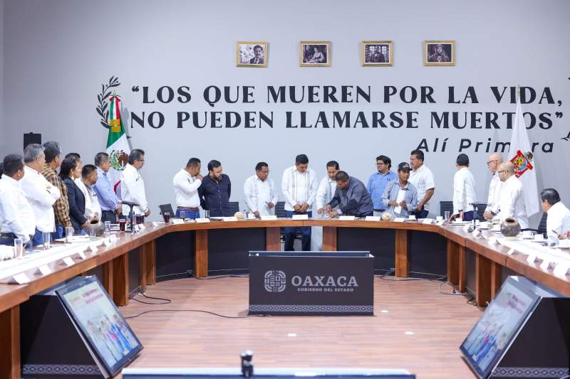 Atestigua Gobierno de Oaxaca acuerdo de paz entre Santa Cruz Zenzontepec y Santiago Amoltepec