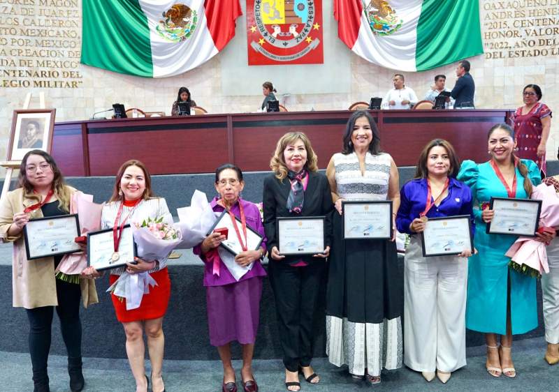 Cinco mujeres oaxaqueñas son reconocidas con la medalla “Juana Catalina Romero Egaña”