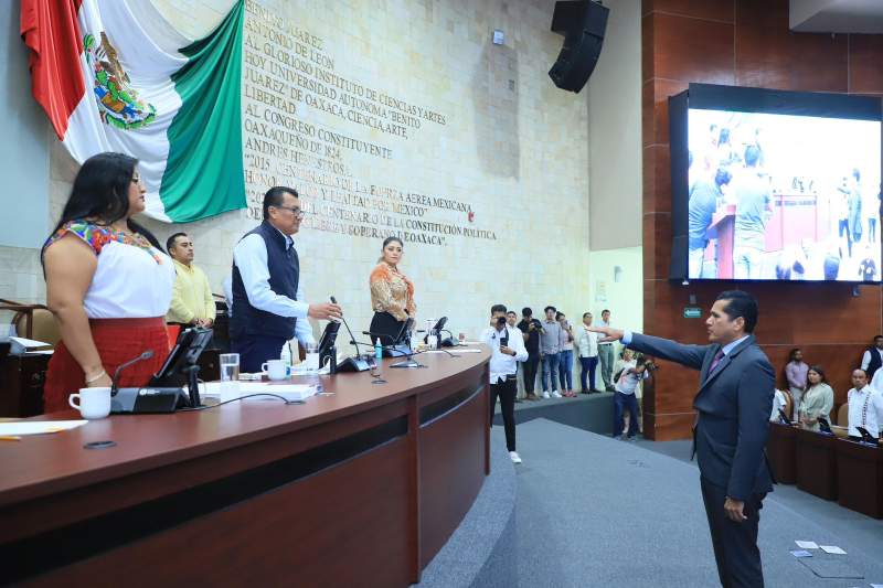 Eduardo Rojas Zavaleta toma protesta como integrante de la Jucopo por el PRI