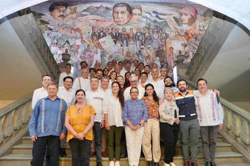 López Obrador y gobernadores de México se reunieron en Palacio de Gobierno de Oaxaca, para tratar temas de salud