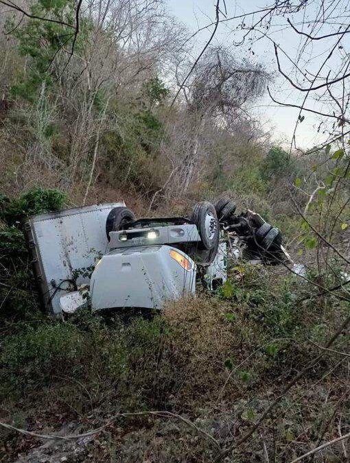Muere conductor de una camión de carne en el tramo Salina Cruz – Huatulco