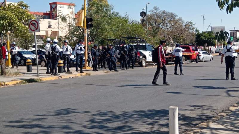 Policía Estatal llega a protesta de la CODECI; piden liberar el paso