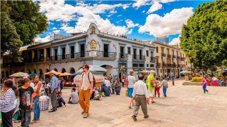 Por carretera a la Costa baja presencia de turismo en la capital