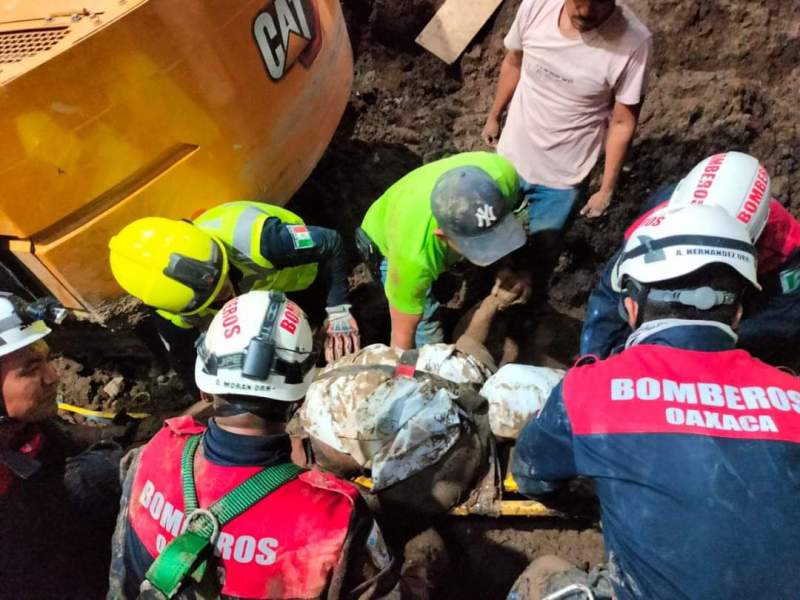 Recuperan los dos cuerpos de trabajadores sepultados en Tehuantepec; uno era oriundo del municipio