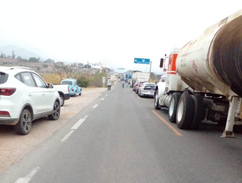 Se mantiene bloqueo en San Dionisio Ocotepec; no hay paso al Istmo