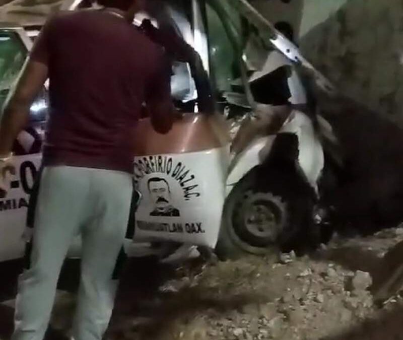 Una persona lesionada deja choque de taxi en Miahuatlán