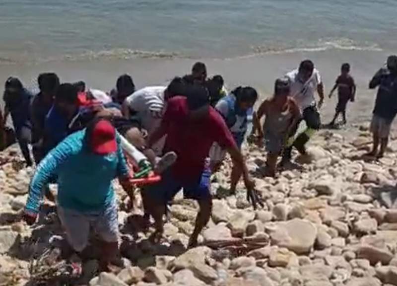 Pez ataca a pescador en Playa La Ventosa en Salina Cruz