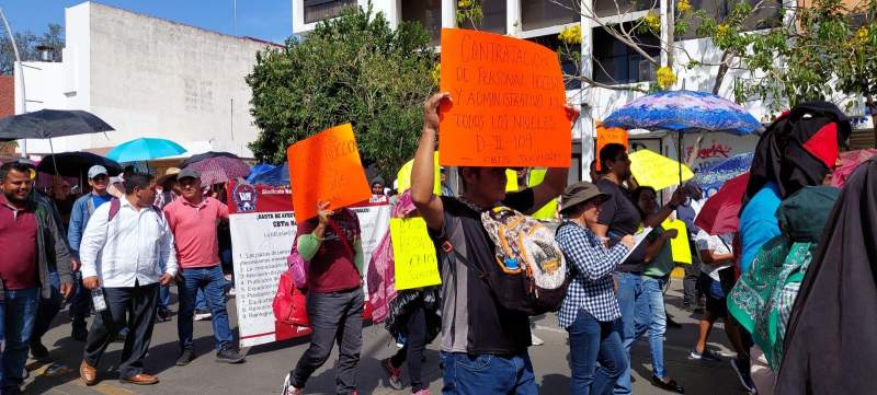 Sección 22 de la CNTE marcha en la Ciudad de Oaxaca