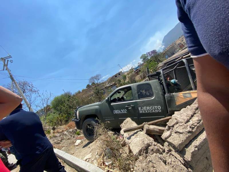 Se accidenta camioneta de la Sedena en la Sierra Sur