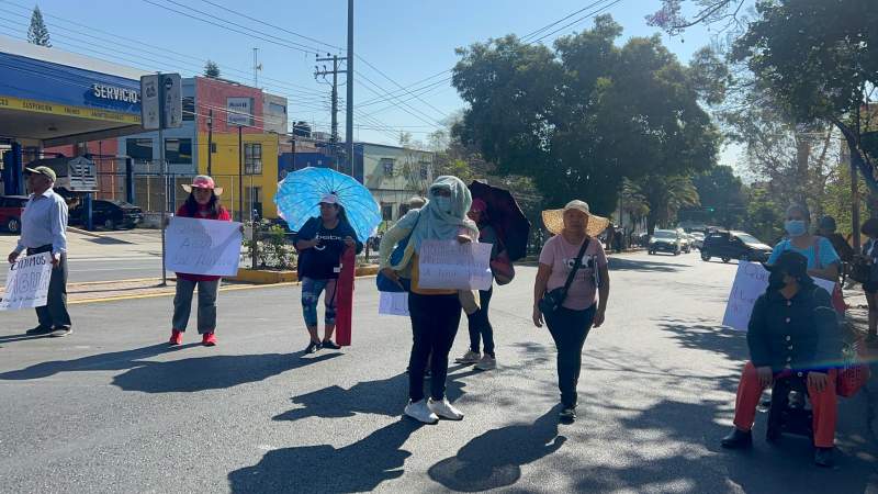 Vecinos de la Colonia Aurora bloquean sobre Calzada Niños Héroes; exigen agua
