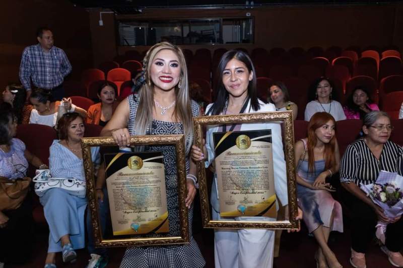Agradece titular del COBAO condecoración «MUJER EXCEPCIONAL 2024