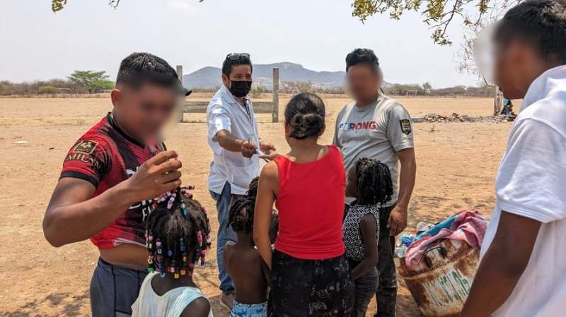 Brindan asistencia médica a caravana migrante en Tehuantepec