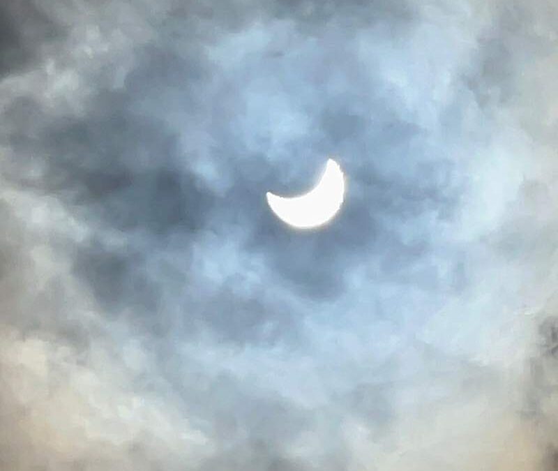 Decenas de personas disfrutaron del eclipse en el Planetario de Oaxaca