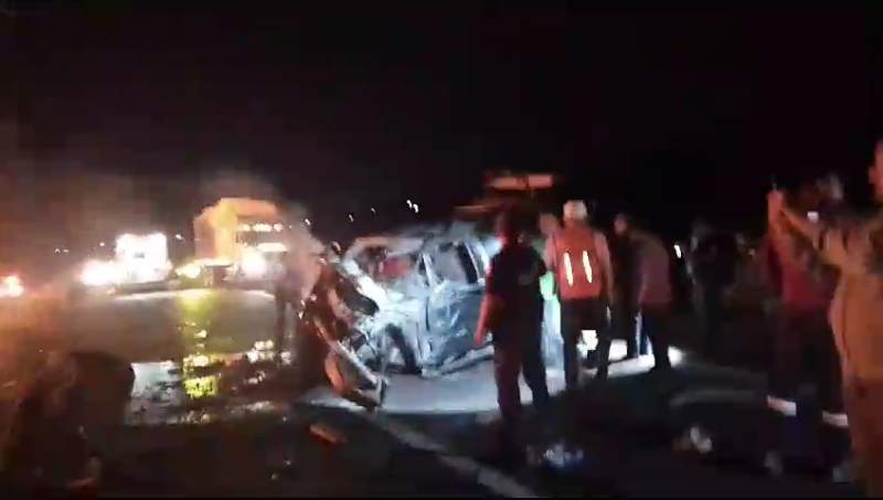 Fuerte accidente en Ocotlán deja una persona fallecida y vehículo incendiado