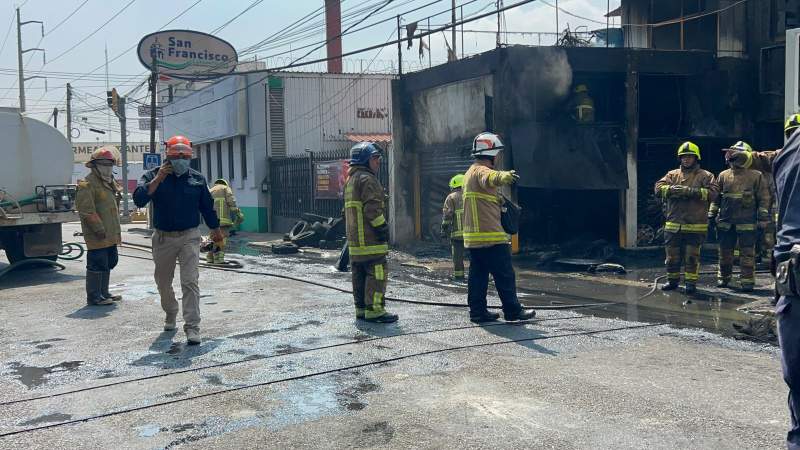 Incendio y explosiones se registraron este viernes en Oaxaca