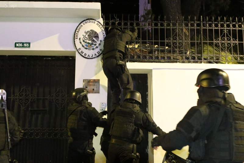 México rompe relaciones diplomáticas con Ecuador tras ataque a su embajada