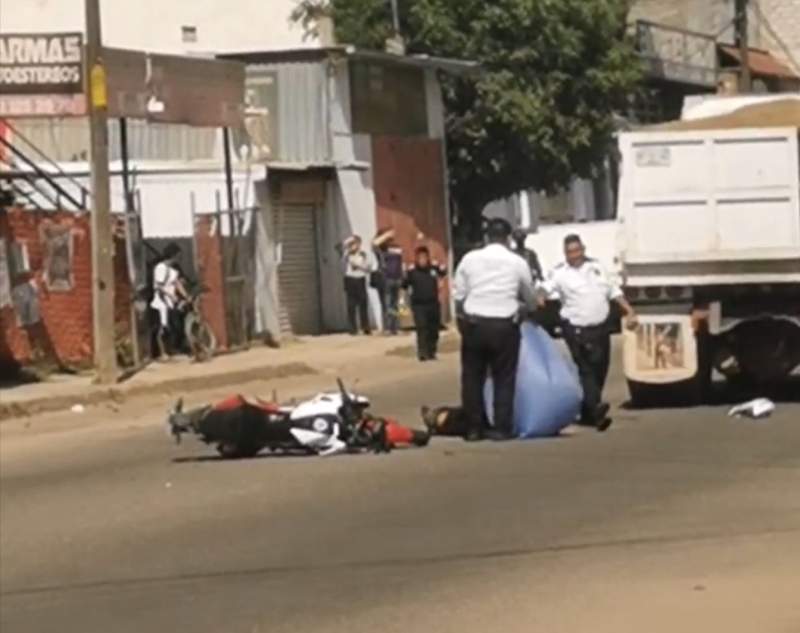 Muere motociclista tras ser atropellado por un volteo en Santa Lucía