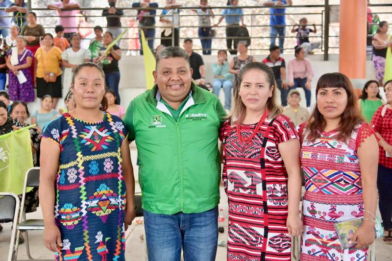 Recibe Roberto Pérez Delgado respaldo de las paisanas y paisanos de la Chinantla